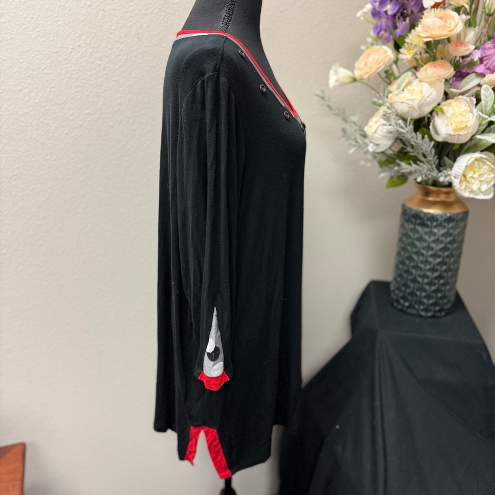 Ali Miles 2X Black & Red Trim Embellished Tunic Top - Picture 5 of 10